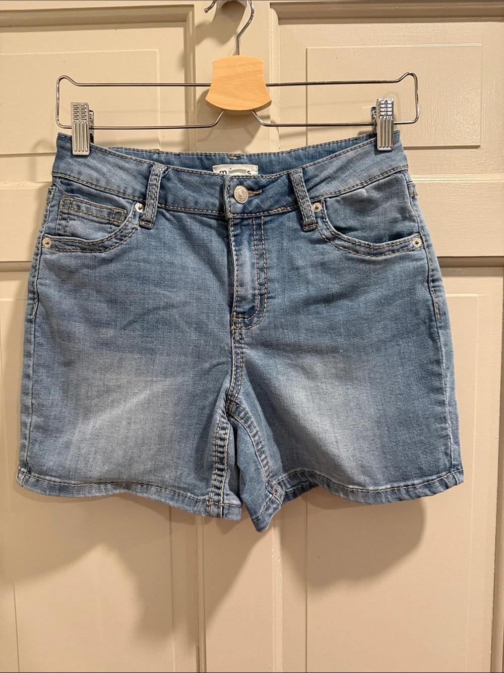M Jeans by Maurices Classic Light Blue Denim Women's Shorts Size 4